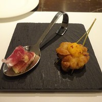 エチョラ - ランチMenu Txiki：付き出し ピンチョス2種（イベリコ豚生ハム・いちじく・クリームチーズ、 白子のフリット・バターナッツカボチャのペースト）