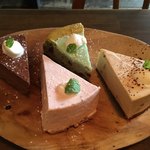 カフェ ケシパール - ラズベリーショコラのベイクドチーズ／あまおうのクリームレア／チョコミントのベイクド／ピーナッツバターのクリームレア