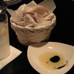 マイルスバー アンド グリル - パン