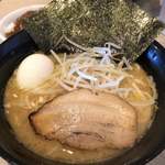 品の一 - 料理写真:醤油ラーメン710円・味玉 110円
