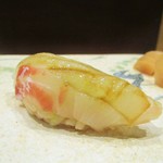 鮨旬美西川 - 鯛の昆布締め：昆布〆された鯛に、柚子山葵が効いています。 昆布の旨味と、鼻に抜ける柚子の香りが堪りません。　　　　　2019.11.02