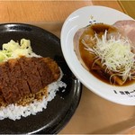 三木サービスエリア（上り線）スナックコーナー - ラーメンかつめしセット