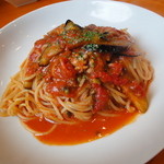 生パスタ専門店センプレ - ツナと茄子の辛いトマトソース