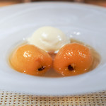 佛蘭西料理 銀座 誠 - ビワのコンポート オレンジと蜂蜜のアイスクリーム