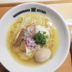Sagamihara 欅 - しっとり鶏チャー、ほろほろ豚バラチャー、青葱、白葱、赤玉葱、糸唐辛子、コリコリメンマ。