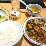 麺菜家 北斗 - 鶏肉と油揚げの中華味噌炒め
