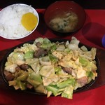 鉄板焼肉 大当り - ランチサービス
      焼肉一人前＋飯（中）＋味噌汁