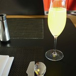 Sydney - International First Lounge - シャンパンのカクテル