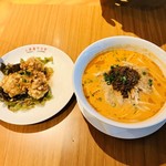 上海湯包小館 - 油淋鶏と担々麺