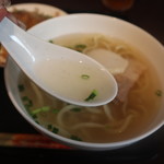 沖縄ダイニング ヒロズカフェ - 沖縄そばのスープ