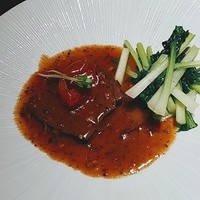 天空飲茶酒家 - 牛頬肉のトマト煮