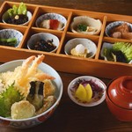 Ten-don (tempura rice bowl)