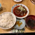 路地裏 - 激辛牛すじ煮込定食 800円
