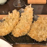 とんかつ成蔵 - カキフライ 2個（左） + ヒレかつ（右）