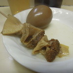 八ちゃんラーメン - ●おでん(スジ&玉子)