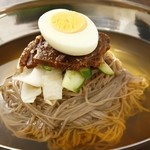 Kankoku Kateiryouri Toudaimon Takkammari - 冷麺ランチメニュー　すべて７００円でしかもキムチ、サラダ、スン豆腐、ご飯が食べ放題