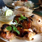 Cafe Sampo - ランチのメイン　鶏もも肉のから味噌ソテー