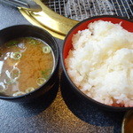 Yakinikuwagyuuya - 切り落としランチのお味噌汁とご飯