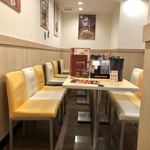 三商巧福 - 店内は明るい