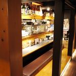 Gyorosuke - L時のカウンターと奥には広いお座敷のお店