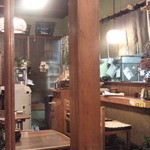 Tsukushino - 店内（その１）です。左が入口です。