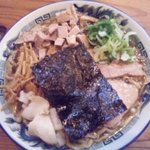ケンチャンラーメン - 中華そば普通盛／濃い口・油ぽく・身入り／細切チャーシュー増し730円（平成23年12月）