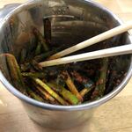 ぶたのほし - ニラ〜？必要あるかな〜（笑）？と、コレも投入してみたところ、、、