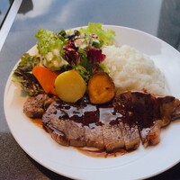 国産熟成焼肉 肉バル ドウラクコリーダ ランドマーク店 - ♦︎週替わりランチ　1,300
                    スープとドリンク付き
                    ライス大盛り無料