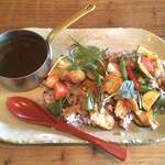 アジアナ茶廊 - 森林鶏といろいろ野菜のタイ風黒カレー