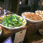Moku Moku - カウンターの上に飾られた大皿