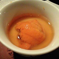 銀座うかい亭 - ウニが乗ったカブのポタージュスープ