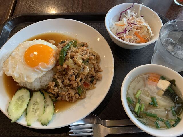 渋谷ガパオ食堂 (SHIBUYA gapao shokudo)>