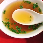 大衆中華 ながづき - 炒飯についているスープです。（2019.11 byジプシーくん）