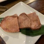 焼肉仁家 - 上撰牛タン