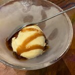 焼肉仁家 - 黒糖蜜かけバニラアイス