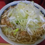 ラーメン二郎 - 小ラーメ750ン、豚増し150、ネギ100
      麺かため、野菜抜き、ニンニク、アブラ