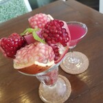 PARDEN - ザクロのパフェとざくろジュース