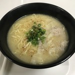 竜の巣 - 鶏白湯ラーメン(ワンタン入り)