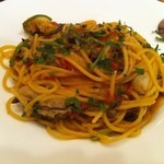 ピッツェリア ノーチェ - 牡蠣とセリのプッタネスカ