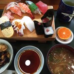 満月 - すし膳（A） 1,000円（税別）