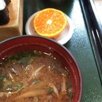 満月 - 赤出汁味噌汁はチンチン。良いですねー。