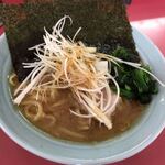 家系ラーメン 沼津家 - ラーメン＋しらがネギ