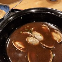 博多 赤らく - 貝汁は赤だしです。アサリがゴロゴロ入っています。