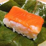 Kakinohasushi Torase - 柿の葉すし(鮭)