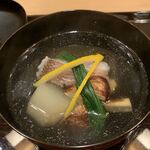 是しん - 椀物
                                ・甘鯛、松茸、静御前（京丹後産大根）のお吸い物
                                