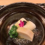 是しん - 炊き合わせ:タラの白子の聖護院かぶら巻きと海老芋