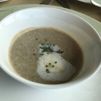 展望レストラン LAPUTA - 京都産の大黒シメジのポタージュ。
                      キノコの旨味が濃く秋を感じます…