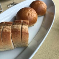 展望レストラン LAPUTA - パン二種類　温かくて食べやすい。
                    バターがあるのも良い(^o^)