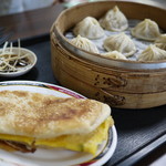 鼎元豆漿 - 小籠湯包＆焼餅夾蛋