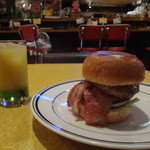 ヴィレッジヴァンガード ダイナー - ﾊﾜｲｱﾝﾛｰﾗｰｺｰｽﾀｰﾊﾞｰｶﾞｰ、ジャングルファンタジー